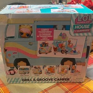 L.O.L. Surprise! House of Surprises Camper with Pink and Blue